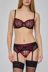 Burgundowy pas do pończoch Amoura