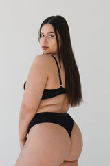 Gładki stanik z fiszbinami z czarnej bawełny Astrid