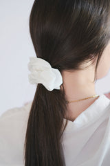 Scrunchie / gumka do włosów z beżowej satyny Love and Hate