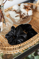 Scrunchie / gumka do włosów z czarnej satyny
