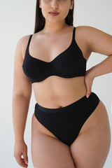 Czarne sportowe stringi z bawełny Jill 2