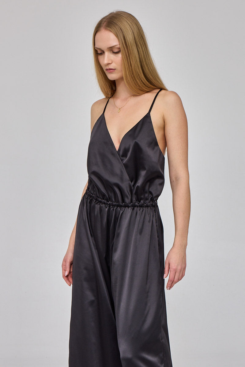 Czarny satynowy kombinezon z długimi nogawkami Lori