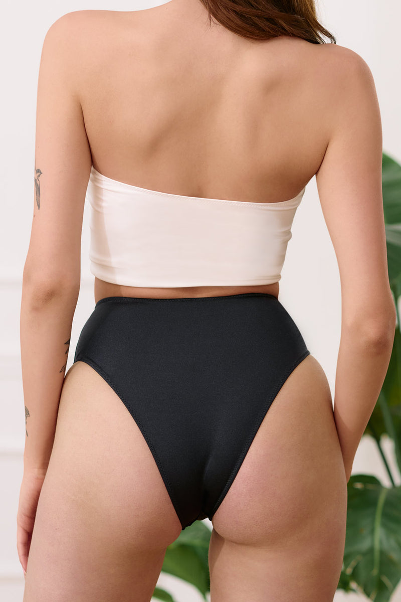 Góra od kostiumu kąpielowego bandeau Kawai White